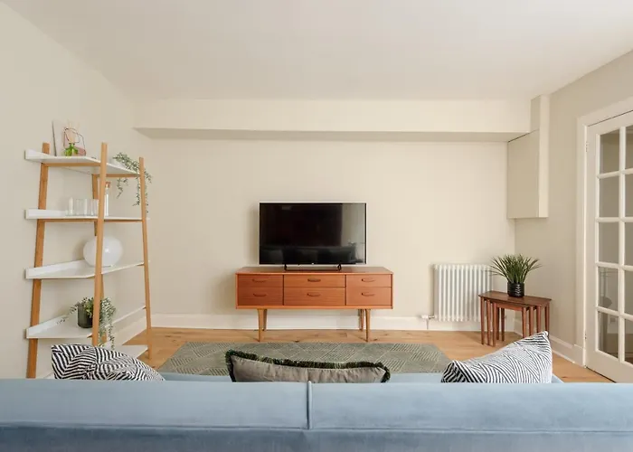 The Broughton St. Apartment